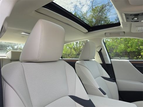 New 2025 Lexus ES 350 w/ Premium Package image 11