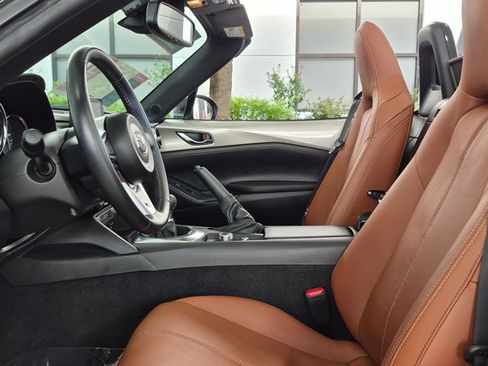 Used 2023 MAZDA MX-5 Miata Grand Touring RWD image 17