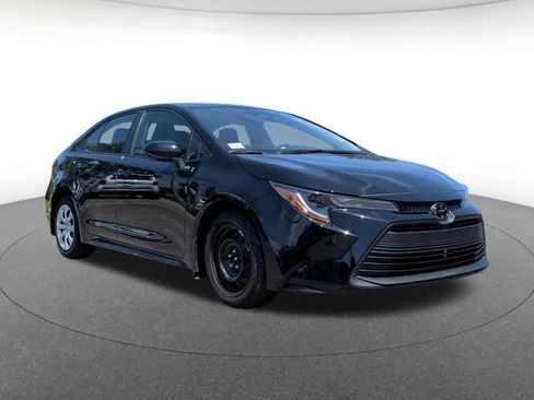 Used 2025 Toyota Corolla LE FWD image 8
