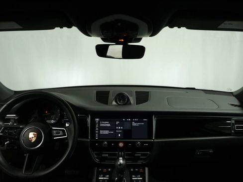 Certified 2025 Porsche Macan AWD/4WD image 16