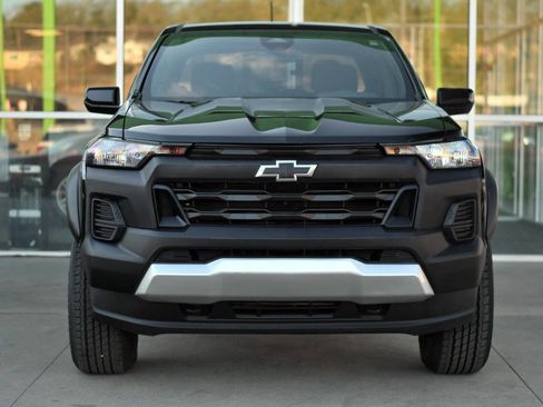 Used 2024 Chevrolet Colorado Trail Boss w/ Advanced Trailering Package image 2