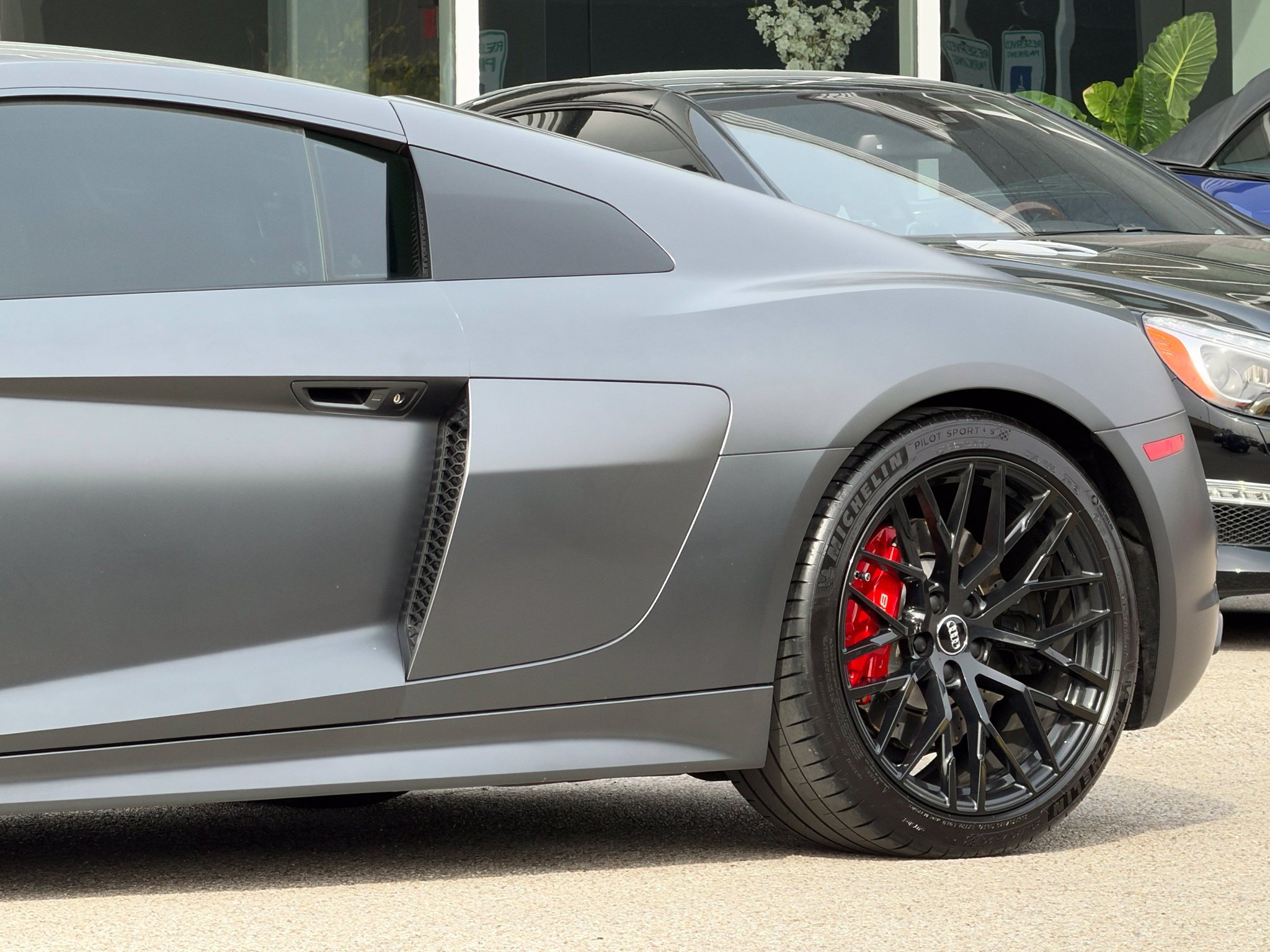 Used 2018 Audi R8 V10 w/ Premium Package RWD image 14