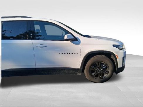 Used 2022 Chevrolet Traverse LT FWD image 5