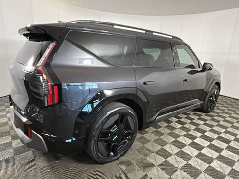 Used 2024 Kia EV9 GT-Line AWD/4WD image 2