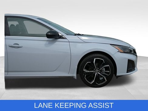 Used 2024 Nissan Altima 2.5 SR AWD/4WD image 14