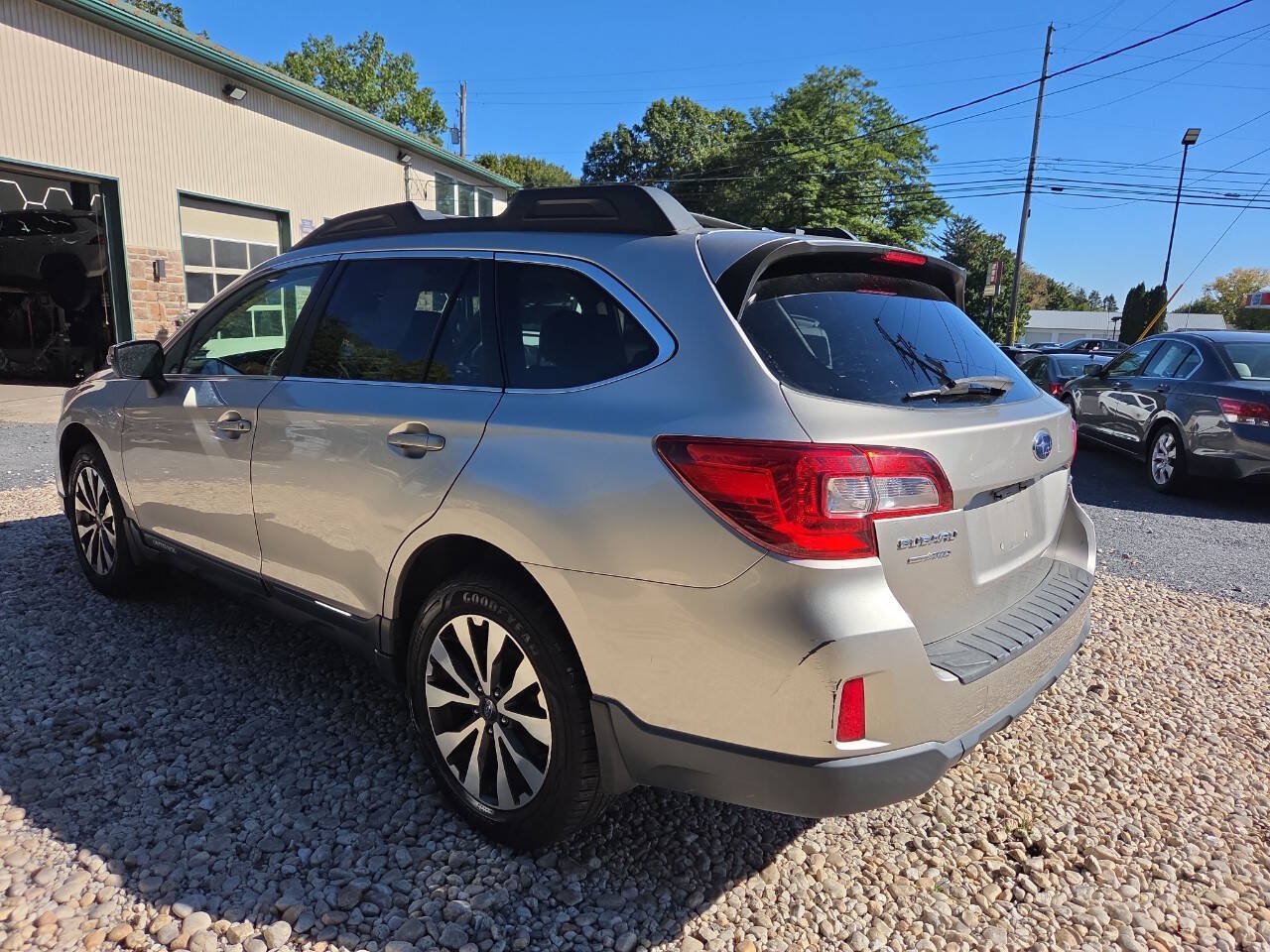 Used 2015 Subaru Outback 2.5i Limited AWD/4WD image 5