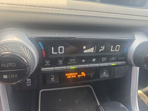 Used 2021 Toyota RAV4 XLE w/ Convenience Package AWD/4WD image 17