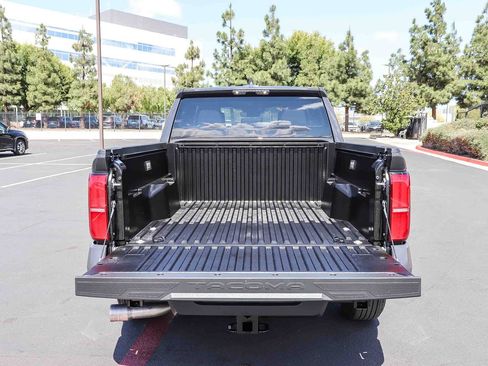 Certified 2025 Toyota Tacoma SR5 AWD/4WD image 32