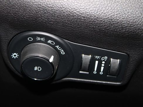 Used 2024 Jeep Compass Latitude AWD/4WD image 39