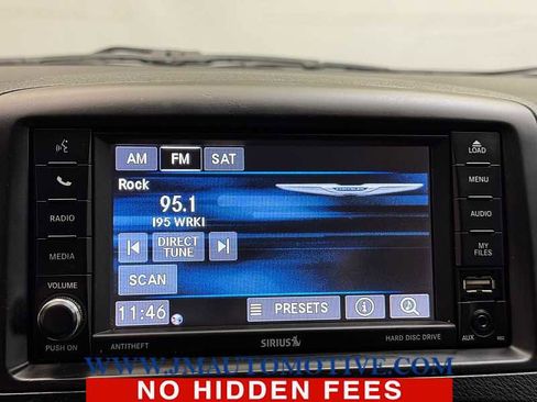 Used 2014 Chrysler Town & Country Touring image 24