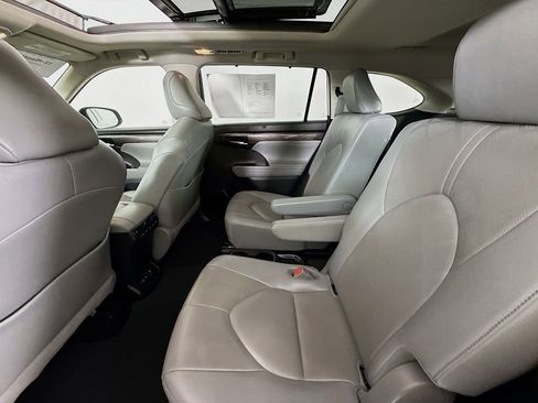 Certified 2020 Toyota Highlander Platinum AWD/4WD image 27
