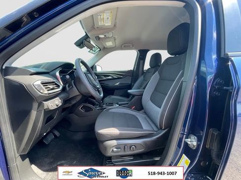 Used 2023 Chevrolet TrailBlazer LT FWD image 10