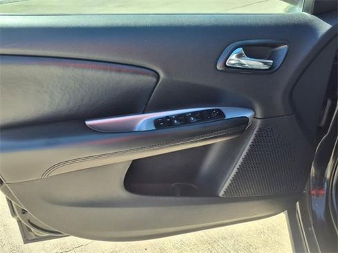 Used 2020 Dodge Journey SE w/ SE Popular Equipment Group image 17