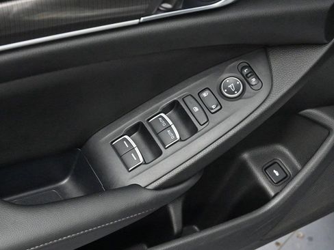 Used 2022 Honda Accord Sport image 11