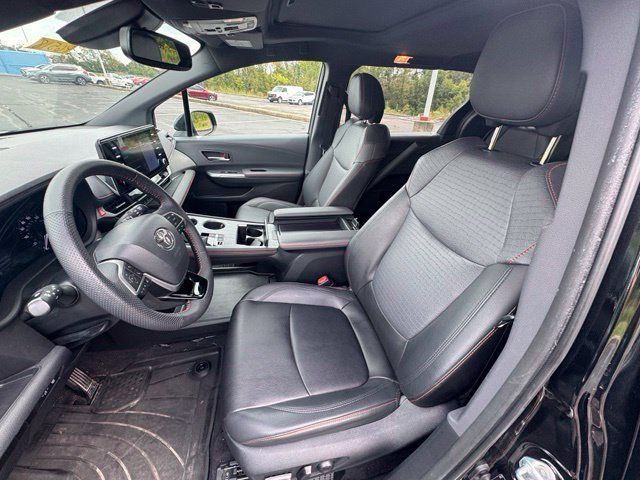 Used 2023 Toyota Sienna XSE AWD/4WD image 16