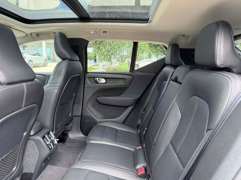 Certified 2025 Volvo XC40 B5 Plus AWD/4WD image 16