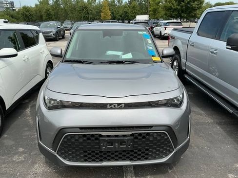 Used 2025 Kia Soul LX FWD image 4
