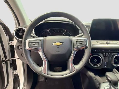 Used 2024 Chevrolet Blazer LT w/ Convenience Package FWD image 9