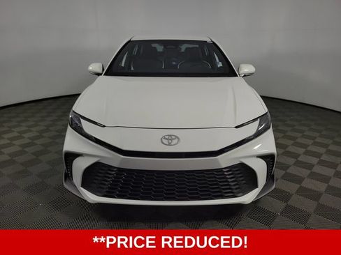 Used 2025 Toyota Camry SE FWD image 2