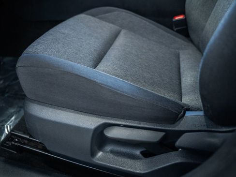 Used 2025 Toyota Camry LE image 33