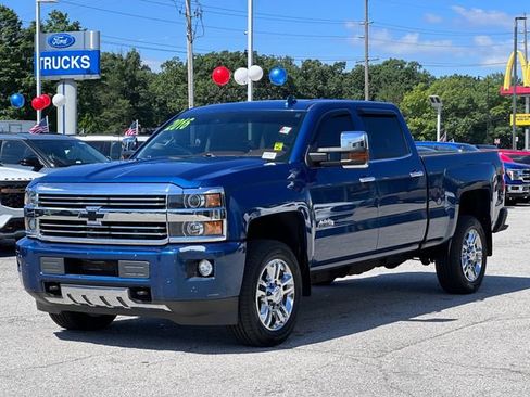 Used 2016 Chevrolet Silverado 2500 High Country w/ High Country Premium Package AWD/4WD image 3