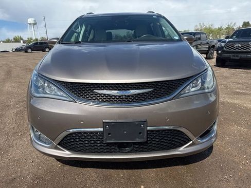 Used 2018 Chrysler Pacifica Touring-L Plus w/ Advanced Safetytec Group FWD image 9