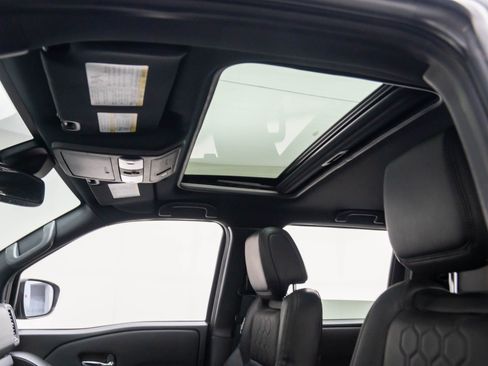 Used 2022 Nissan Frontier PRO-4X w/ Pro-4X Premium Package image 18