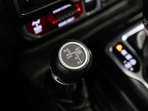 Used 2024 Jeep Wrangler Unlimited image 21