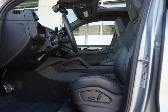 Used 2026 Porsche Cayenne GTS AWD/4WD image 27