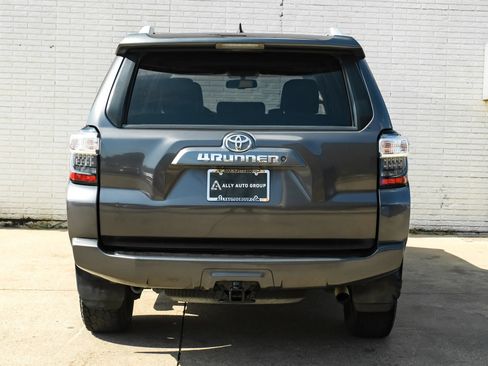 Used 2018 Toyota 4Runner SR5 Premium AWD/4WD image 9
