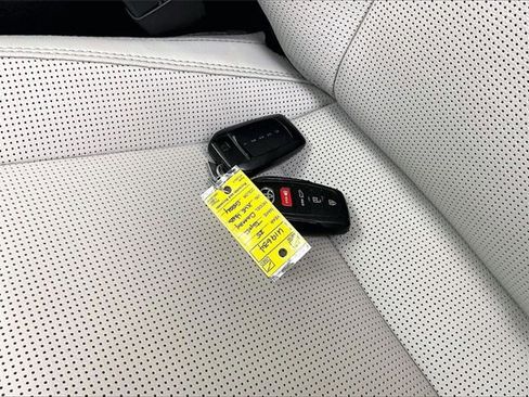 Used 2025 Toyota Camry XLE image 14