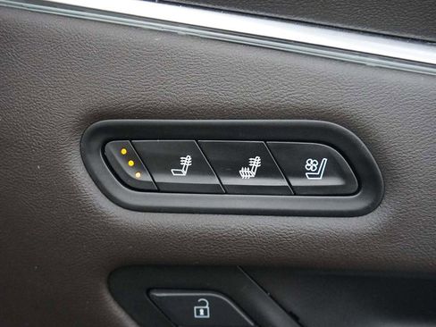 Used 2022 Cadillac Escalade Premium Luxury image 48