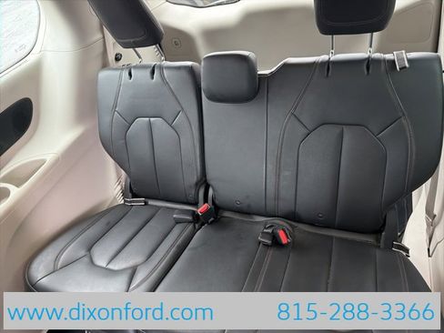 Used 2017 Chrysler Pacifica Touring-L Plus w/ Advanced Safetytec Group image 19