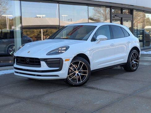 New 2026 Porsche Macan image 1
