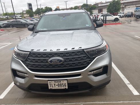 Used 2023 Ford Explorer XLT w/ Equipment Group 202A image 2