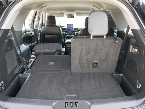 Used 2024 Ford Explorer Limited w/ Limited Technology Package AWD/4WD image 31