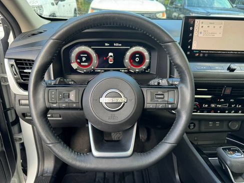 Used 2024 Nissan Rogue SL w/ SL Premium Package FWD image 5