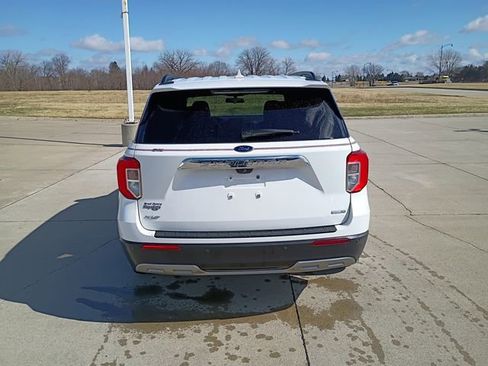 Used 2020 Ford Explorer XLT w/ Equipment Group 202A image 6