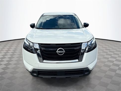 Used 2024 Nissan Pathfinder S image 2