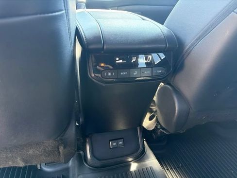 Used 2025 Toyota Highlander XSE AWD/4WD image 17