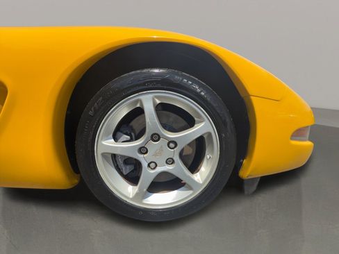 Used 2000 Chevrolet Corvette Coupe w/ Memory Pkg RWD image 18