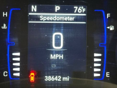 Used 2023 Chrysler Voyager LX FWD image 33