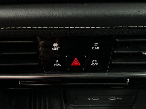 Used 2025 Volkswagen Atlas Cross Sport SE image 26