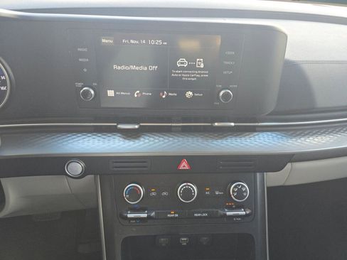 Used 2024 Kia Carnival LX image 23