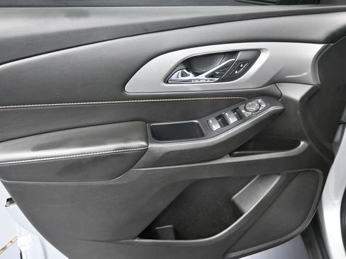 Used 2021 Chevrolet Traverse LS image 12