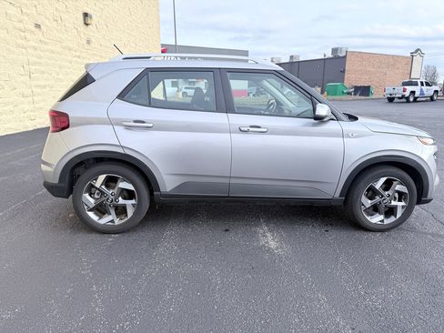 Used 2024 Hyundai Venue SEL image 6