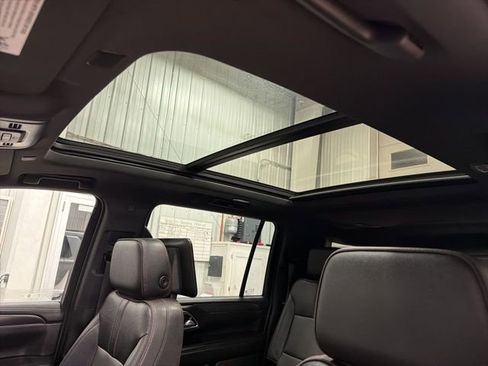 Used 2022 Chevrolet Suburban RST w/ Luxury Package image 34