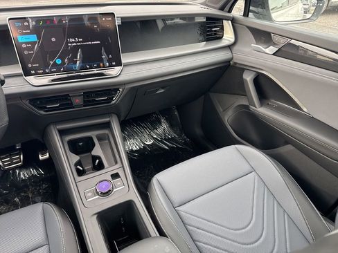 New 2026 Volkswagen Tiguan SE R-Line AWD/4WD image 12