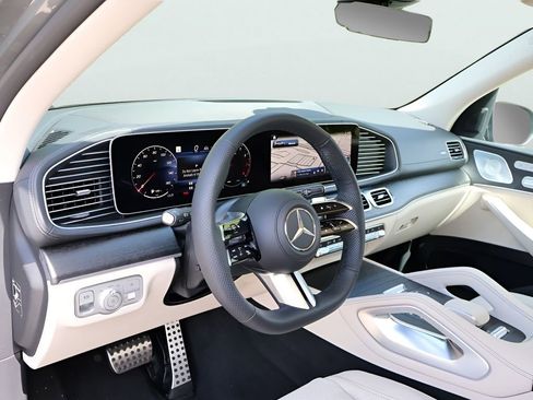 New 2026 Mercedes-Benz GLS 450 4MATIC image 17