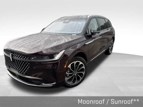 Used 2024 Lincoln Nautilus Reserve w/ Equipment Group 202A AWD/4WD image 2